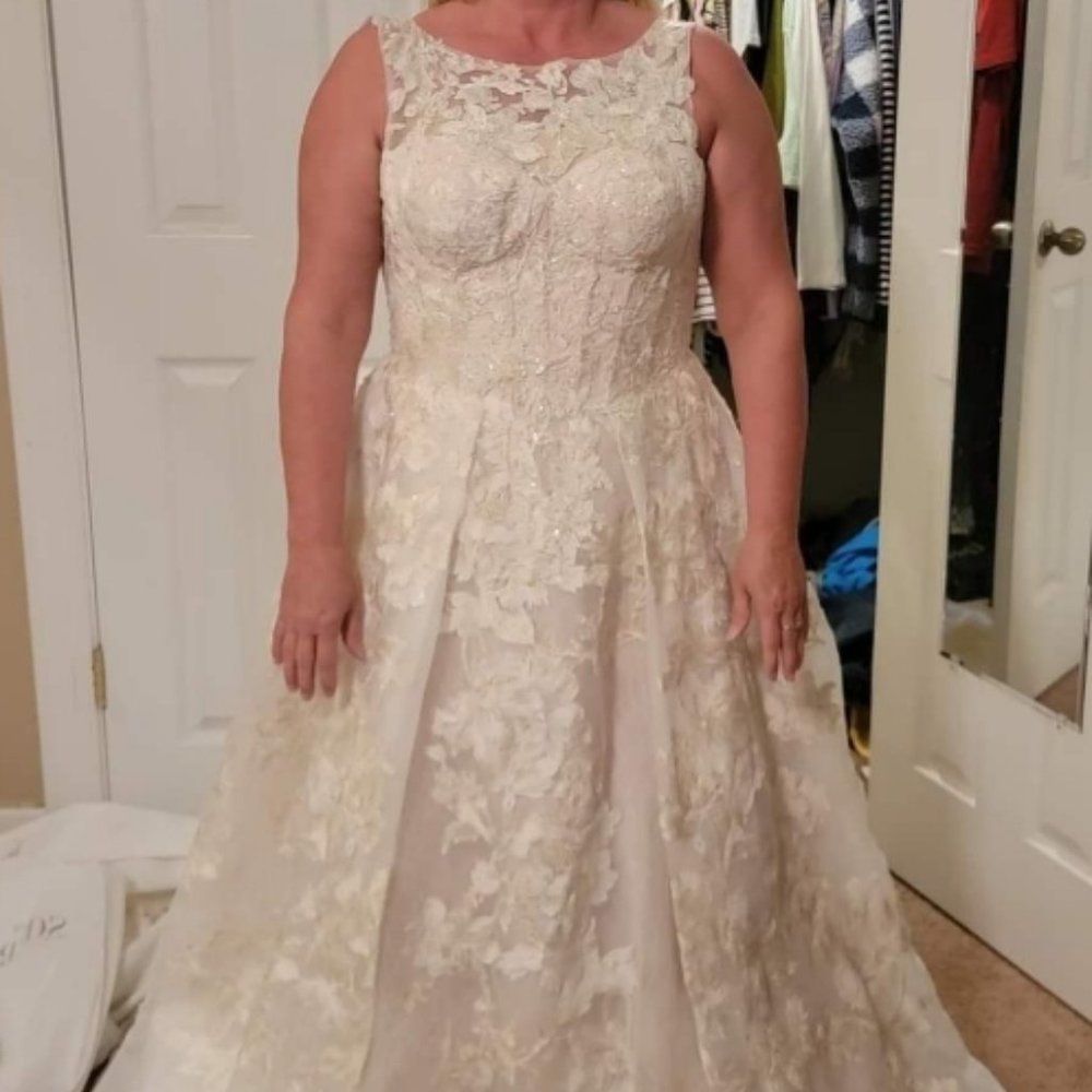 Oleg Cassini Wedding Dress